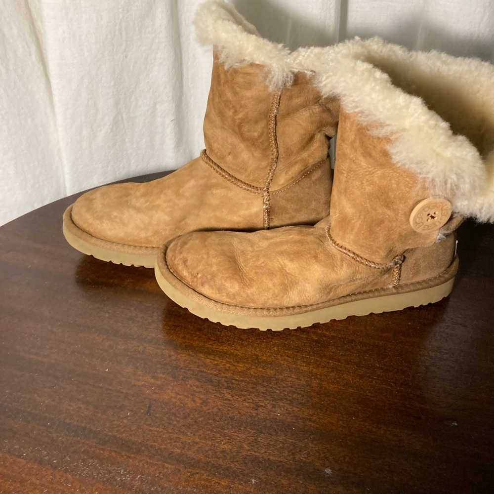 UGG SIZE 8 Bailey boot womens